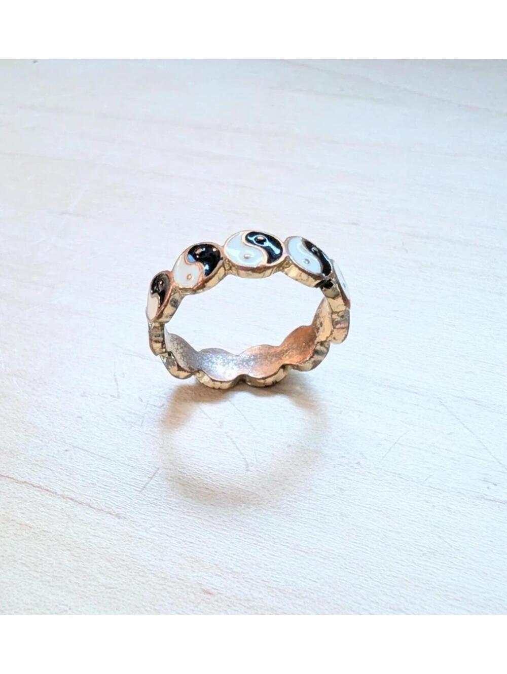Yin Yang Enamel Ring